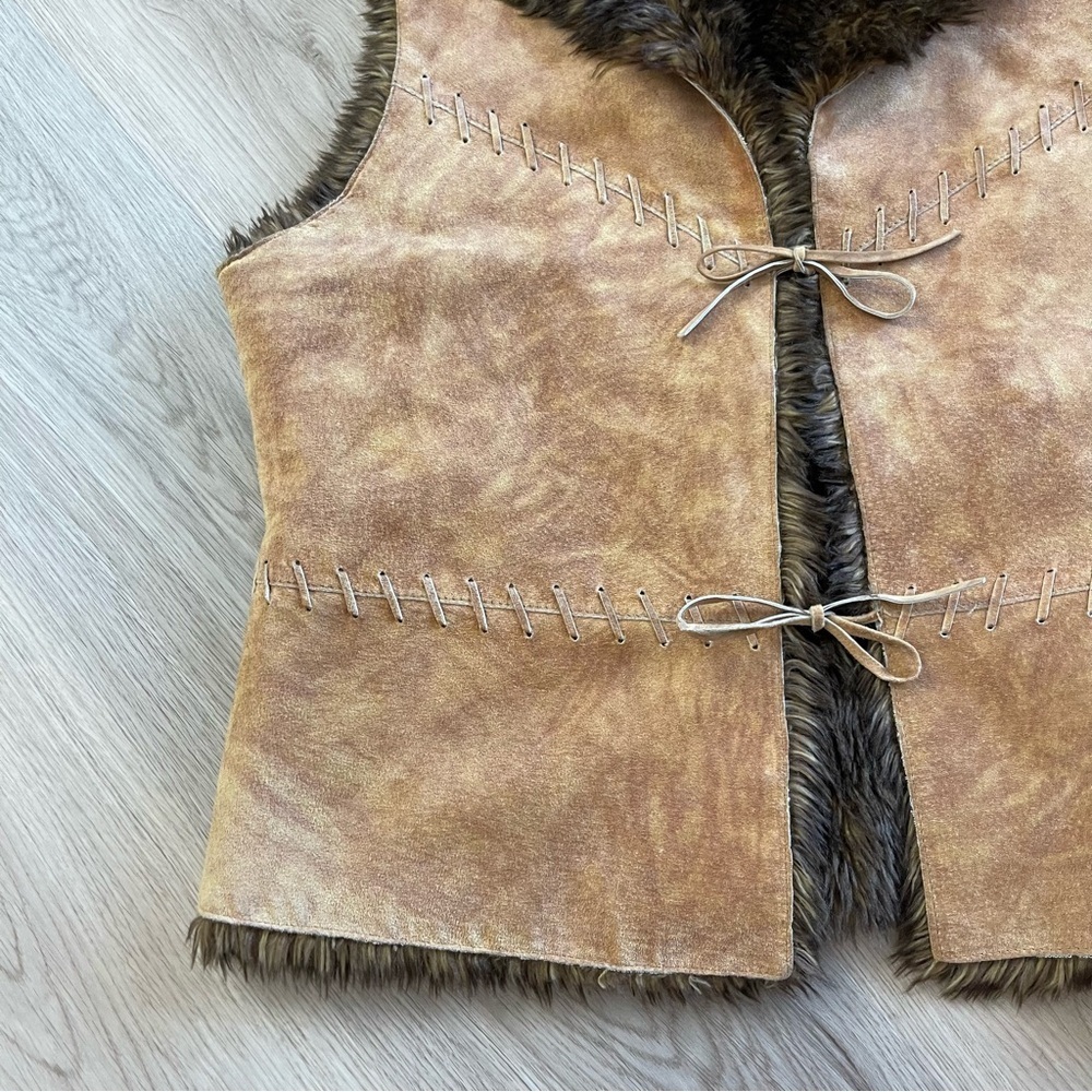 Vintage Western Cowgirl Leather Faux Fur Front Tie Brown Vest L - Picture 4 of 8